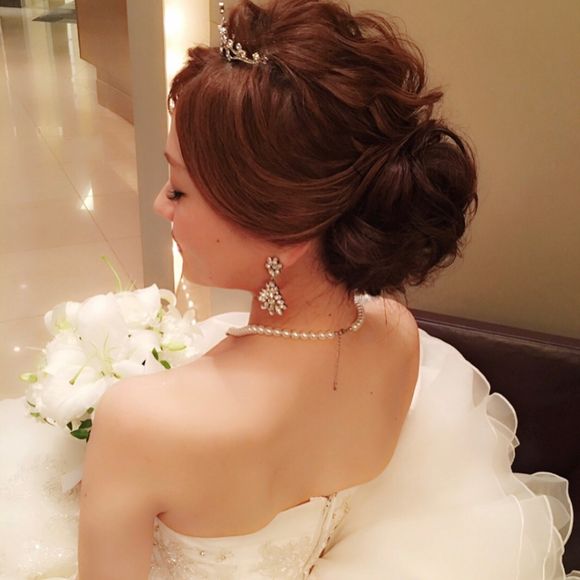 トップの崩し方も素晴らしい技術。
ヘアメイクさんのインスタ保存数は圧巻の1800越えだそうです。