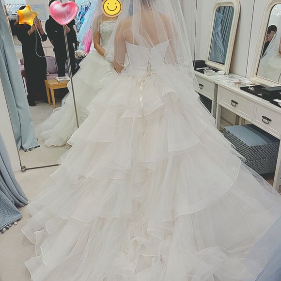 キヨコハタ ウェディングドレス 決定
後ろ姿。
動きとボリュームのあるドレスでした！