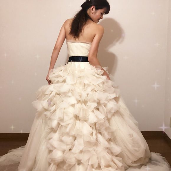 フォトツアー用のヘイリー。サードオーナーでもふわふわで素敵でした✨ わたしも大切に着て、ステキな花嫁さんにバトン渡したい☺️ それくらい大好きなドレス。