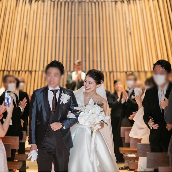 新郎新婦退場。
笑顔とありがとう、があふれる瞬間！