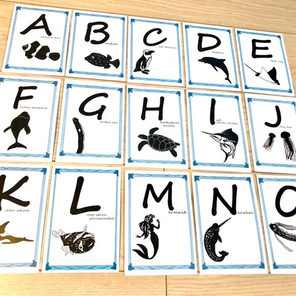 新郎手作りの席ナンバープレート
席ナンバーはA〜Oのアルファベットでそれぞれ頭文字の海の生き物を描いてもらいました！