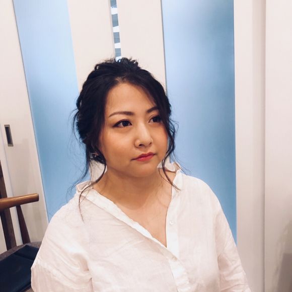 ヘアメイクリハーサル
挙式
シニョンスタイル
少し華やかなメイク