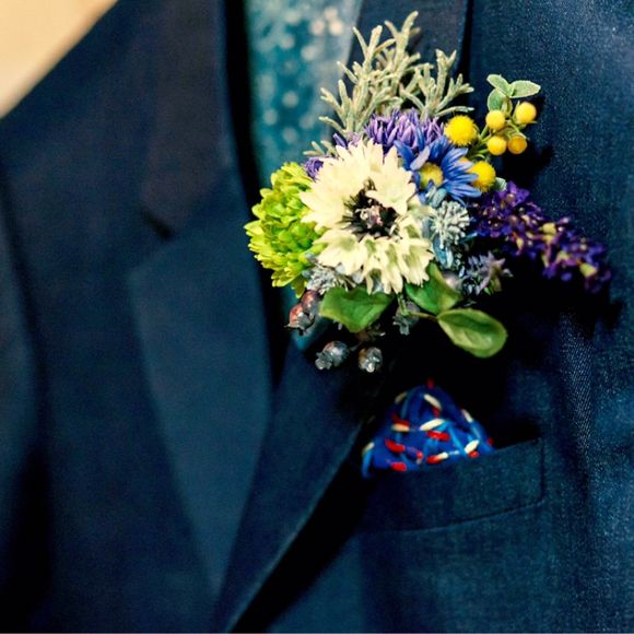 デニムの記事に合わせてデザインしたブートニア