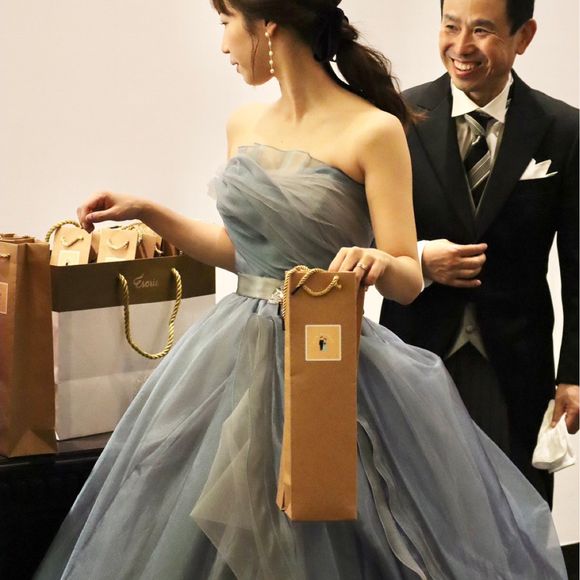 お酒を提供できなかったので、お見送りの際にスパークリングワインを1本どどんとプレゼント！！すごくびっくりされたけど、喜んでいただけました❤︎