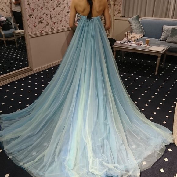 このドレスも個人的に好きでした！
残念ながらえらびませんでしたが…
The背中‼︎笑