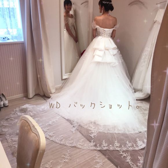 別売りトレーンもつけてチャペルに映えるように。レースが可愛いです。