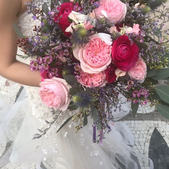 ブーケは、ピンクとパープルとグリーンの指定をし、
お花はお任せにしています。


使用しているお花🌷
ブルーファンタジア
エリンジューム
ワックスフラワー
