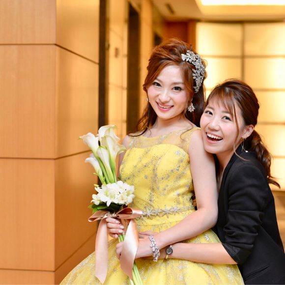 実は提携のヘアメイクが上手くいかずに、mikaさんにお願いしたのは1週間前！
こんなに素敵なヘアメイクをしてくださいました！
花嫁のためにの精神からくるプロ魂とこの可愛さ、もう大好きです。