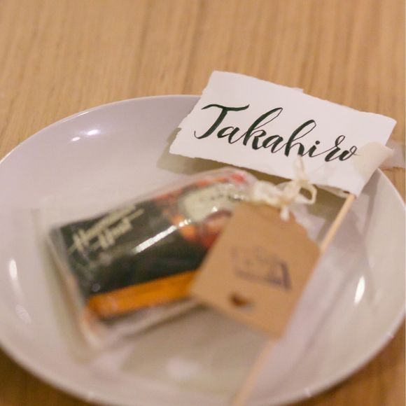 男の人にはハワイのチョコレートを。裏にメッセージを書きました！