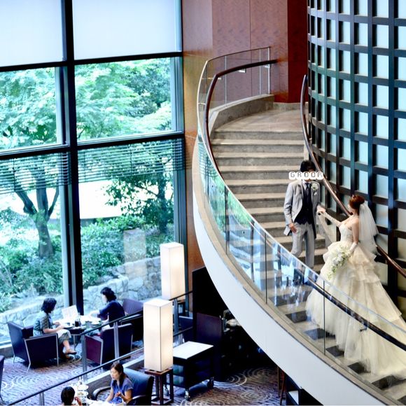 ロビー階段ショット。
全体の雰囲気をおさめたく遠目から撮りました。