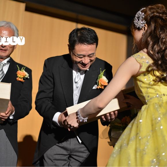 花束と共に、私達の生まれた年のワインも両親に送りました。今も大切に保管しているそうです。