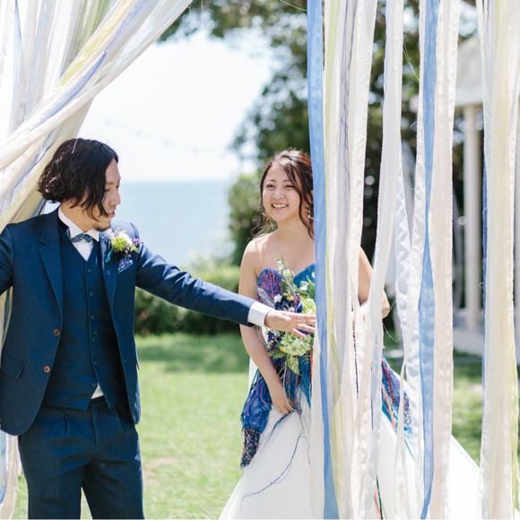 会場の雰囲気をぐっと素敵にしてくれたリボンカーテン前でも撮影
到着したゲストが1番最初に通る場所