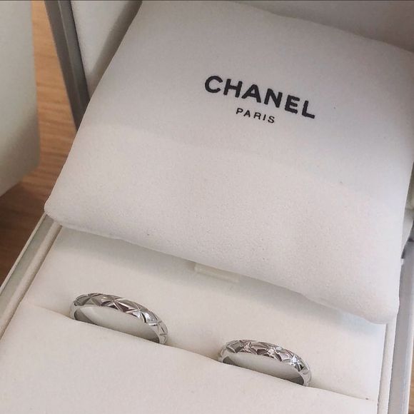 いっぱい色んなところの指輪見たけど chanelのマトラッセが1番好みだった💍
キルティングも可愛いし、さりげないダイヤも可愛い❤︎
令和で1番最初の大きなお買い物🌸