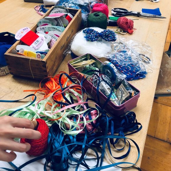 使用して生地やリボン、刺繍糸たち