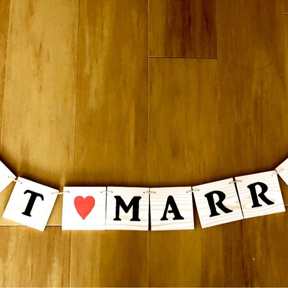 ウッドガーランド✨
木製ってあんまり見たことないので
気に入ってます?

先輩花嫁さんからお譲りいただきました。

ウェルカムスペースかテラスに飾ろうかな？