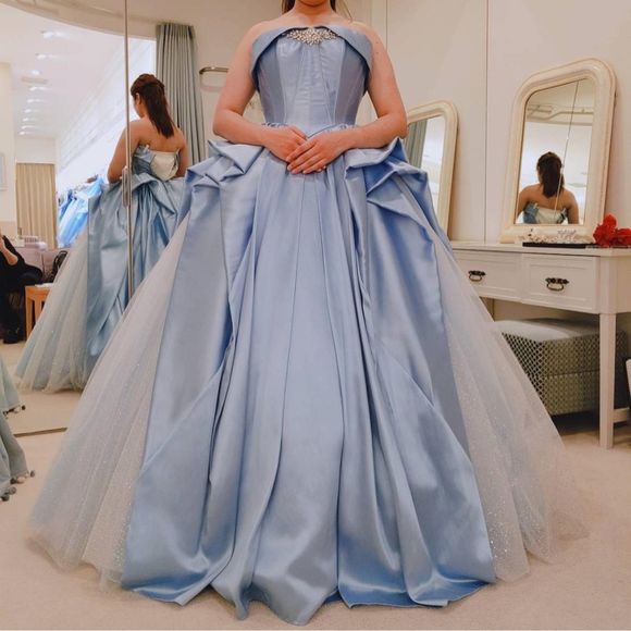 カラードレス試着

最初の候補、ディズニードレスコレクションの、シンデレラドレス
サテンとチュールのバランスがよくて、ボリュームもあってめっちゃ気に入りました。
カラードレス第1候補！！