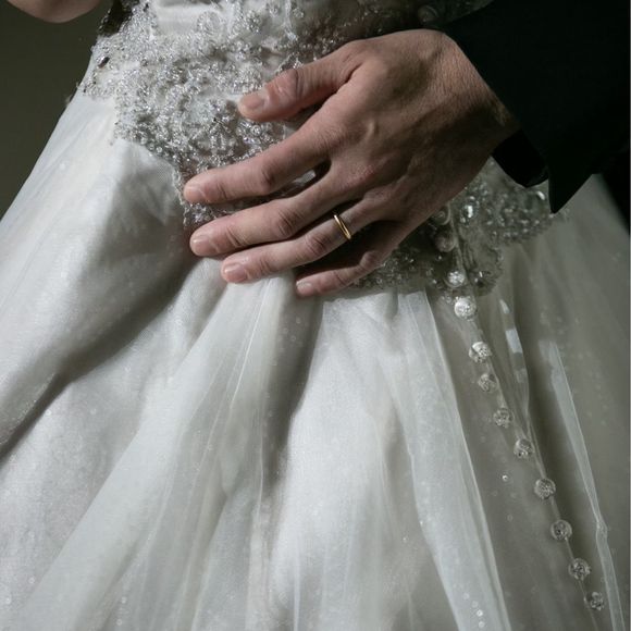 お色直し　グレージュ　スパンコールが内側に散りばめられています