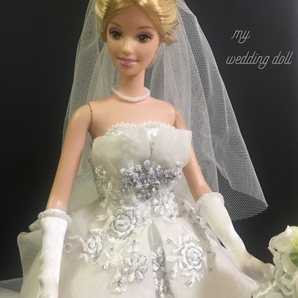 胸元の刺繍まで細かく再現