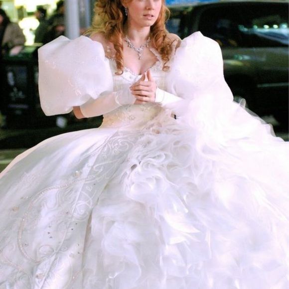 【魔法にかけられて】の主人公ジゼルのような
ボリュームがあるパフスリーブのドレスが
着たくてオーダーしました??