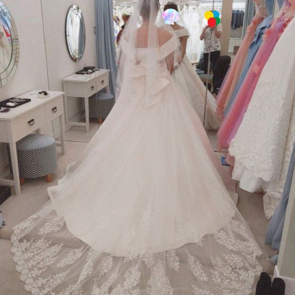 ロングトレーンなのもすごく良かった…！
でも老けて見える、と家族からはあまりいい反応は貰えませんでした。