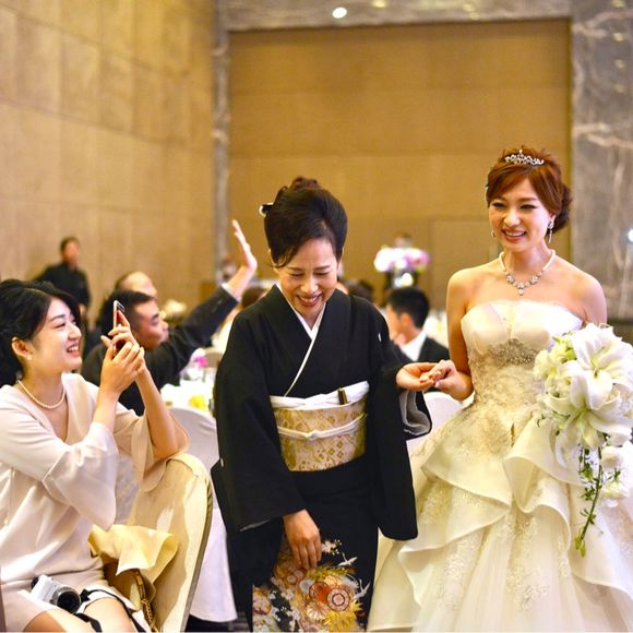 お色直しのため退場
サプライズビデオレターをいただいた、ノミヌ作詞作曲のBABYの楽曲に合わせて退場しました。