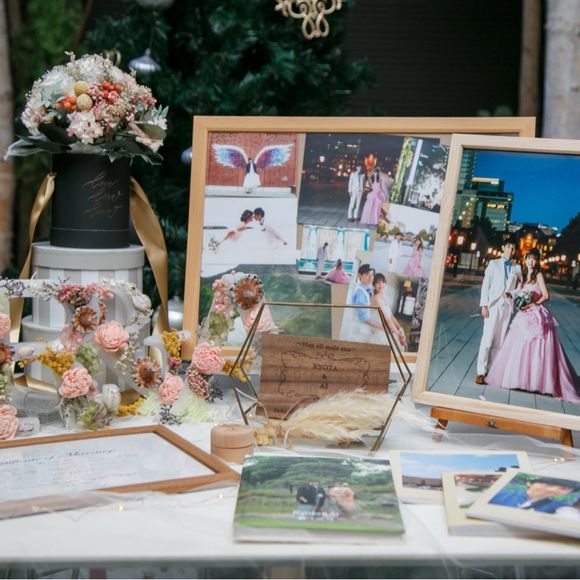 フラワーボックスと、写真、ハワイの結婚証明書、イニシャルキャンドル、後撮り写真、リングケースなどを飾りました☺️
普段の写真を集めたアルバムも✨