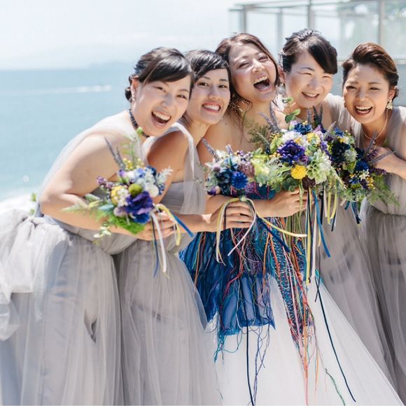 みんな綺麗にドレス着こなしてくれてました
何度かドレスについて打ち合わせをして、年齢的にも肌やボディーラインを隠したいという意見がありましたが、夏だし海だし肩くらい出そう！と思い切ってくれました
新郎新婦のブルーにもとても合う色味のドレス