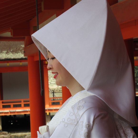 本殿での挙式には綿帽子で臨みました

※厳粛な式で個人撮影NGなので、
  専門カメラさんの写真が届くまでまだ挙式の写真がありません