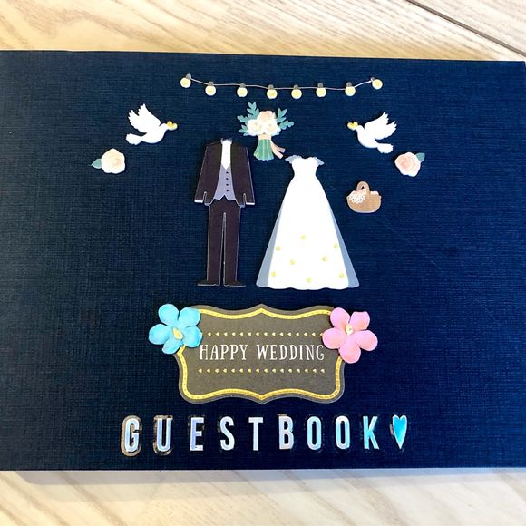 ゲストブック
バインダーとウェディング用のシールを買って手作り！