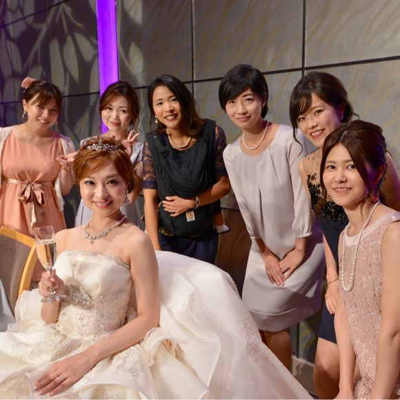 美女達に囲まれて