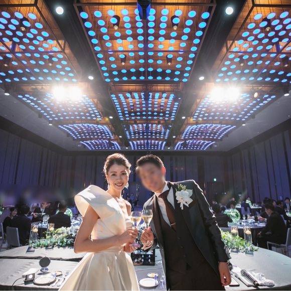 乾杯ショット(リクエストショット)
会場をバックに写真を撮っていただきました。