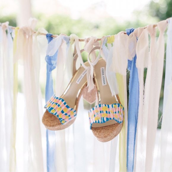 ドレスに合わたzaziquoペイントのサンダル