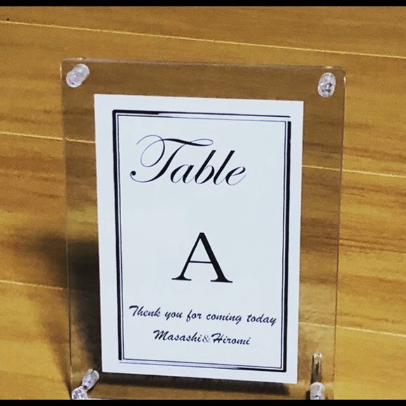 テーブルナンバーも手作りしました✏︎
ハガキサイズの用紙に印刷
100均のフォトフレームに入れて完成✨
超簡単?