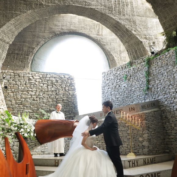 先輩花嫁aya_wedding_ykさんの石の教会 挙式のアルバム写真まとめウェディングニュースブライズ