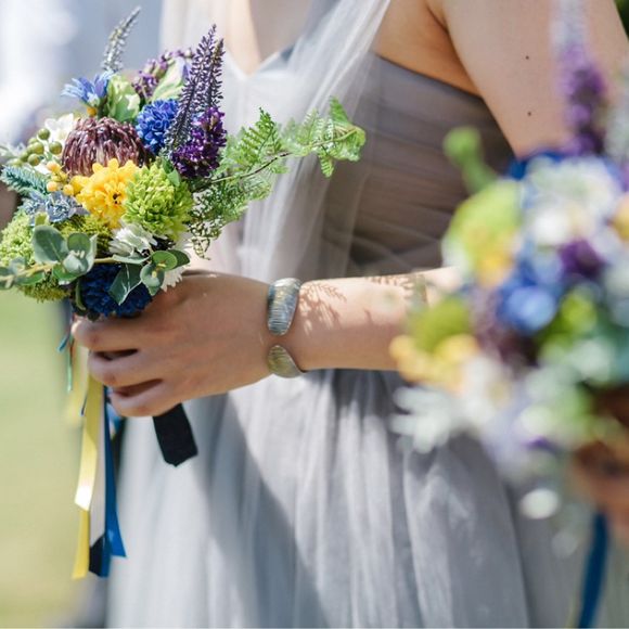 ブライズメイドのミニブーケ
別の友人にも手伝ってもらいみんなには内緒で制作
当日お礼のギフトと一緒に渡しました
