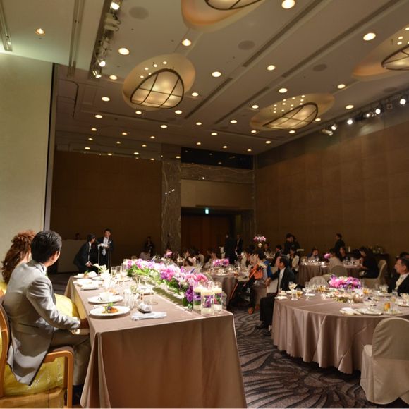 余興
主人は職場の先輩、後半が漫才を披露してくれました。
ライティングは照明さんにお任せでグリーンに！