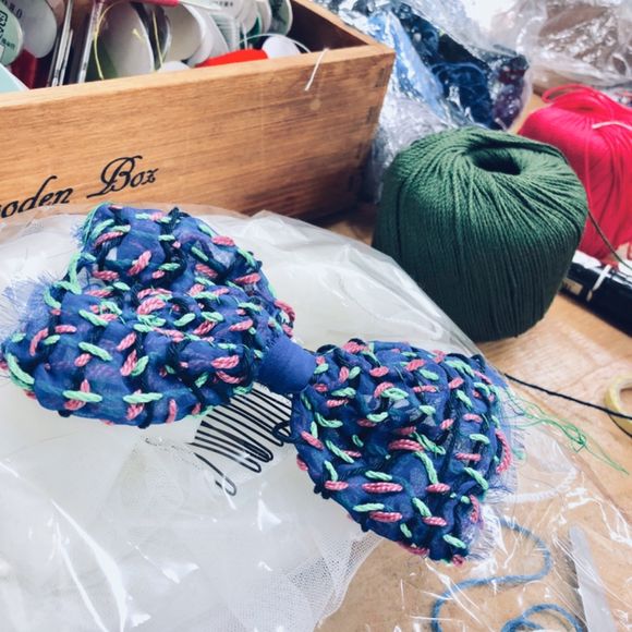 蝶ネクタイ制作中