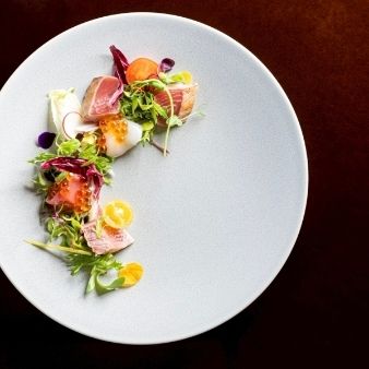 会場イチオシ残△4月限定BIG140万優待×6品フルコース0円試食×結婚式ALL体験