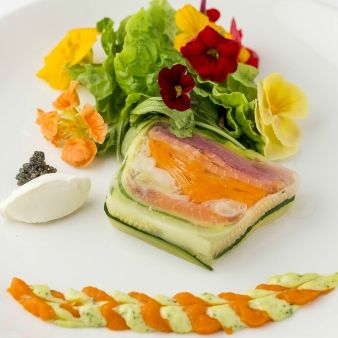 《和・洋 豪華会席を堪能》有形文化財のモダン邸宅で無料試食