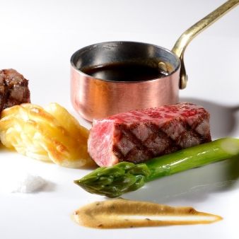 【Xmas限定】日本庭園×和装ドレス見学×"秋田錦牛"豪華試食