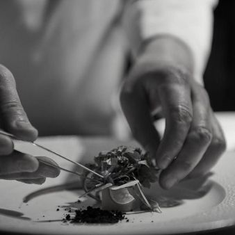 会場イチオシ【3連休BIG】環水公園×上質和牛の味わい×新作ドレス展示