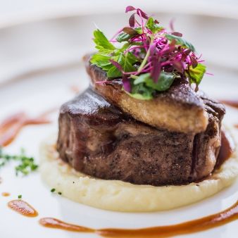 会場イチオシ比較見学も歓迎｜ガーデンW×1組貸切｜特選牛フィレ×海の幸試食