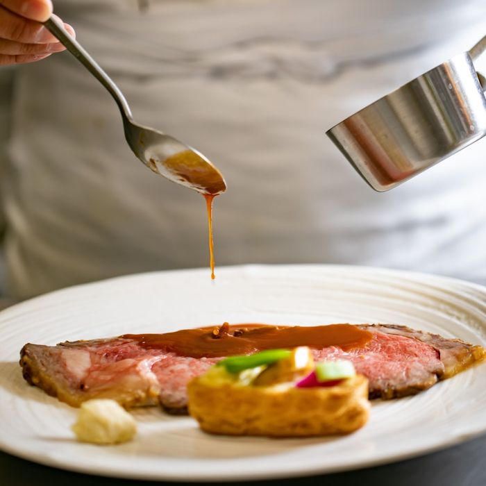 ＼料理満足度◎／豪華食べ比べ！特選牛＆オマール×スイーツも♪
