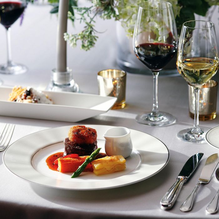 【午前限定の贅沢体験】極上ロッシーニ試食×豪華特典付フェア!デラックスルーム2泊3日など豪華成約特典&国産牛フィレステーキロッシーニ無料試食付|新チャペルの紹介やモダンヨーロピアン体験や馬車見学も!