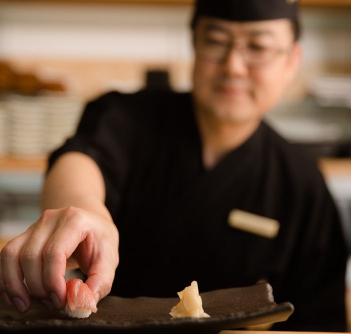 【料理が決め手】大将自慢のトロ寿司試食！最高の一皿を体験して