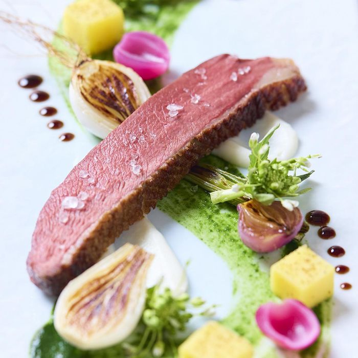 【*先着順でご案内*月初だけのBIG特典！】≪最大120万優待≫ドレス特典にも注目！青と白のコントラストが美しいオーシャンビューチャペル体験×絶品コース試食×見学1件目でカタログギフト10000円！