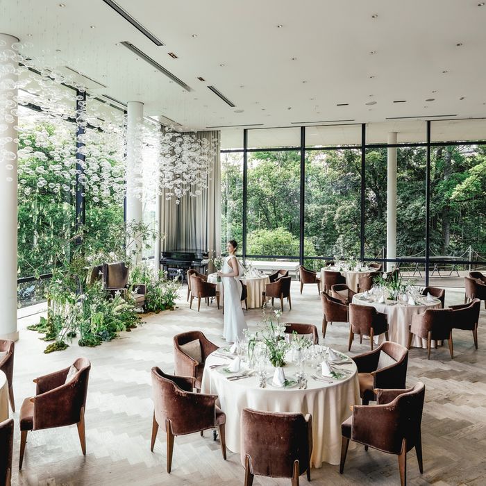 【木曜開催】光と水が魅了する披露宴会場×心に残る極上試食