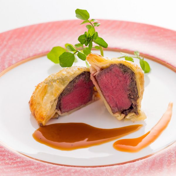 ＼挙式料&150万優待／3.2万美食&光が満ちる圧巻チャペル