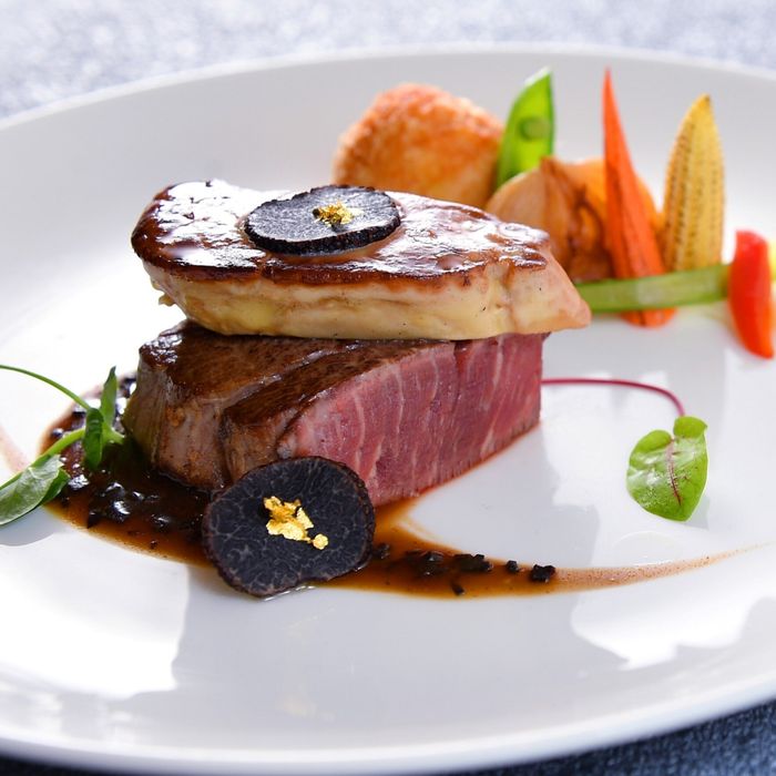 連休初日＼5万食事券＆宿泊券進呈／木の温もり感じるチャペル＆リニューアルした天空ガーデン体験／卒花大好評の国産牛含む贅沢3.5万コース試食×憧れドレスがお得になる豪華15大特典付きBIGフェア♪