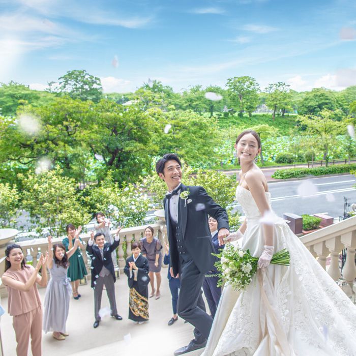 お盆BIG＼最大130万×ドレス60%優待／4品の試食×独立型チャペル